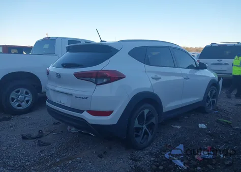 2016 Hyundai Tucson Sport z USA, uszkodzony, nr VIN KM8J33A28GU046946